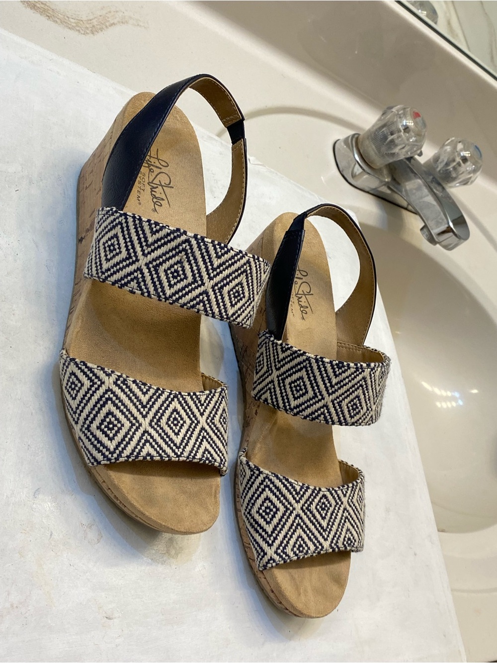 Life stride Marcela Wedged sandal Women size 8.6M great condition clean interior